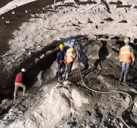 河东区街道隧道拱顶带模注浆料，微膨胀注浆料的特点及施工工艺